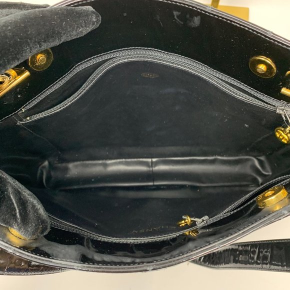 Authentic CHANEL Matelasse Black Patent Leather - Picture 3 of 12